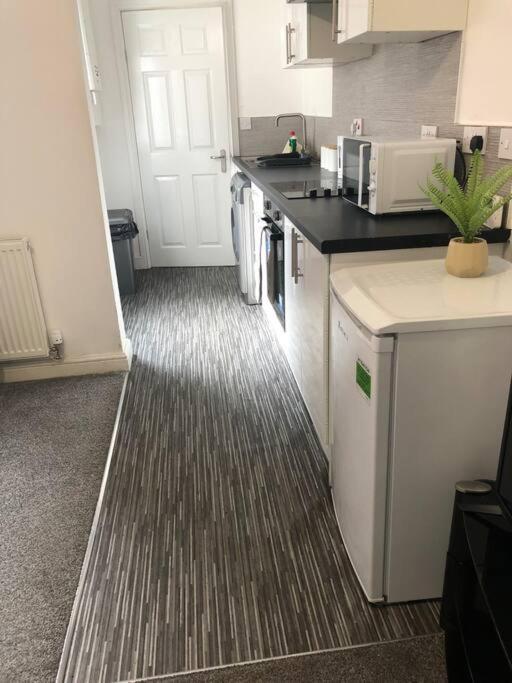 Simple And Sweet, Flat On Lewis Street - 1 Br Apartamento Stoke-on-Trent Exterior foto